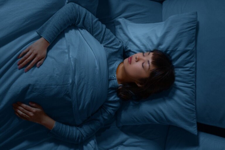 O cérebro acorda mais de 100 vezes por noite, de acordo com um estudo