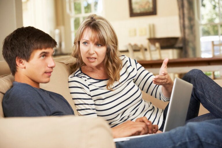 Os adolescentes que se desconectam da voz da mãe