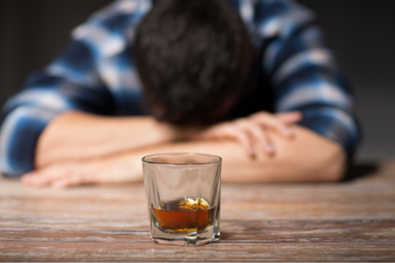 Mitos sobre o uso de álcool e maconha