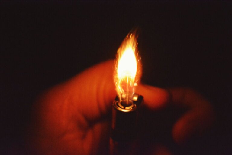 A nova moda: inalar gás de isqueiro