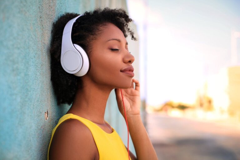 Qual é a relação entre suas músicas favoritas e seu estilo de apego?