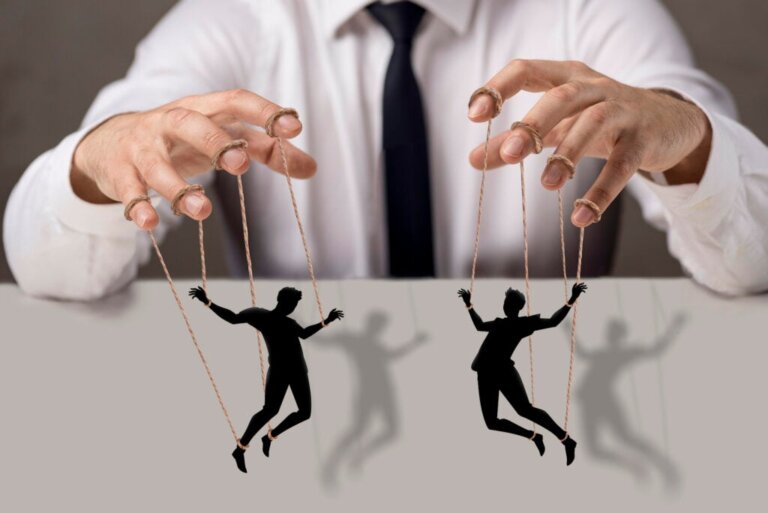 Você foi acusado de ser manipulador? Aprenda a identificar a projeção e se defender