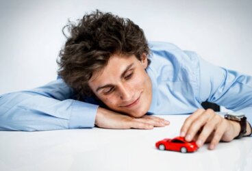 Adultos com síndrome de Peter Pan: causas, consequências e como lidar com elas