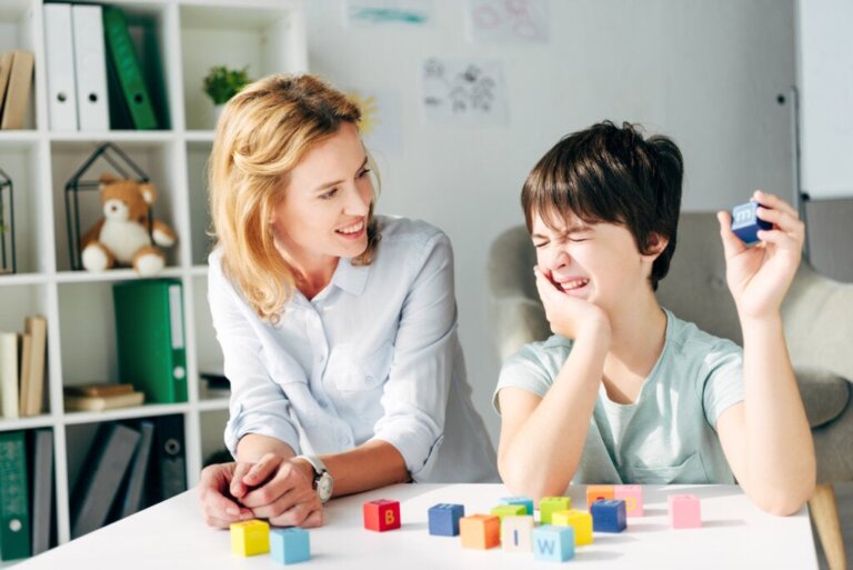 Meu filho tem síndrome de Tourette, como posso ajudá-lo?