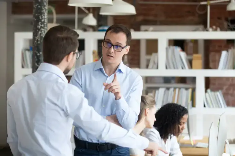 Diferenças entre críticas construtivas e destrutivas