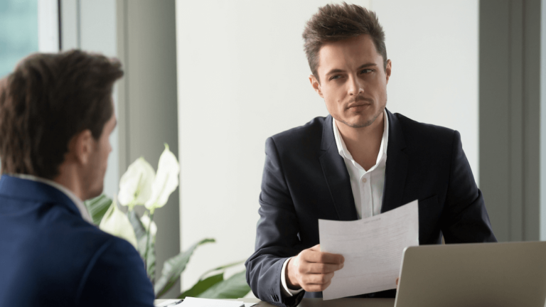 13 frases que você não deve usar em uma entrevista de emprego e como substituí-las