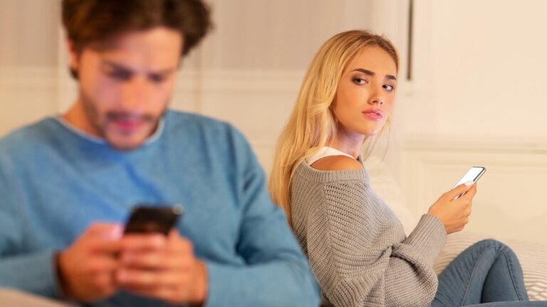 22 possíveis sinais para saber se seu parceiro está te traindo