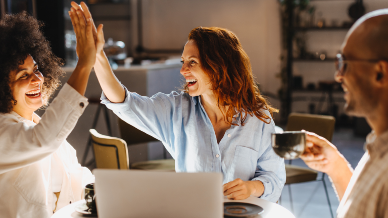 Como as histórias de sucesso nos influenciam? Viés de sobrevivência em psicologia