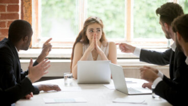 “Todo mundo me critica”: por que me sinto assim e o que fazer